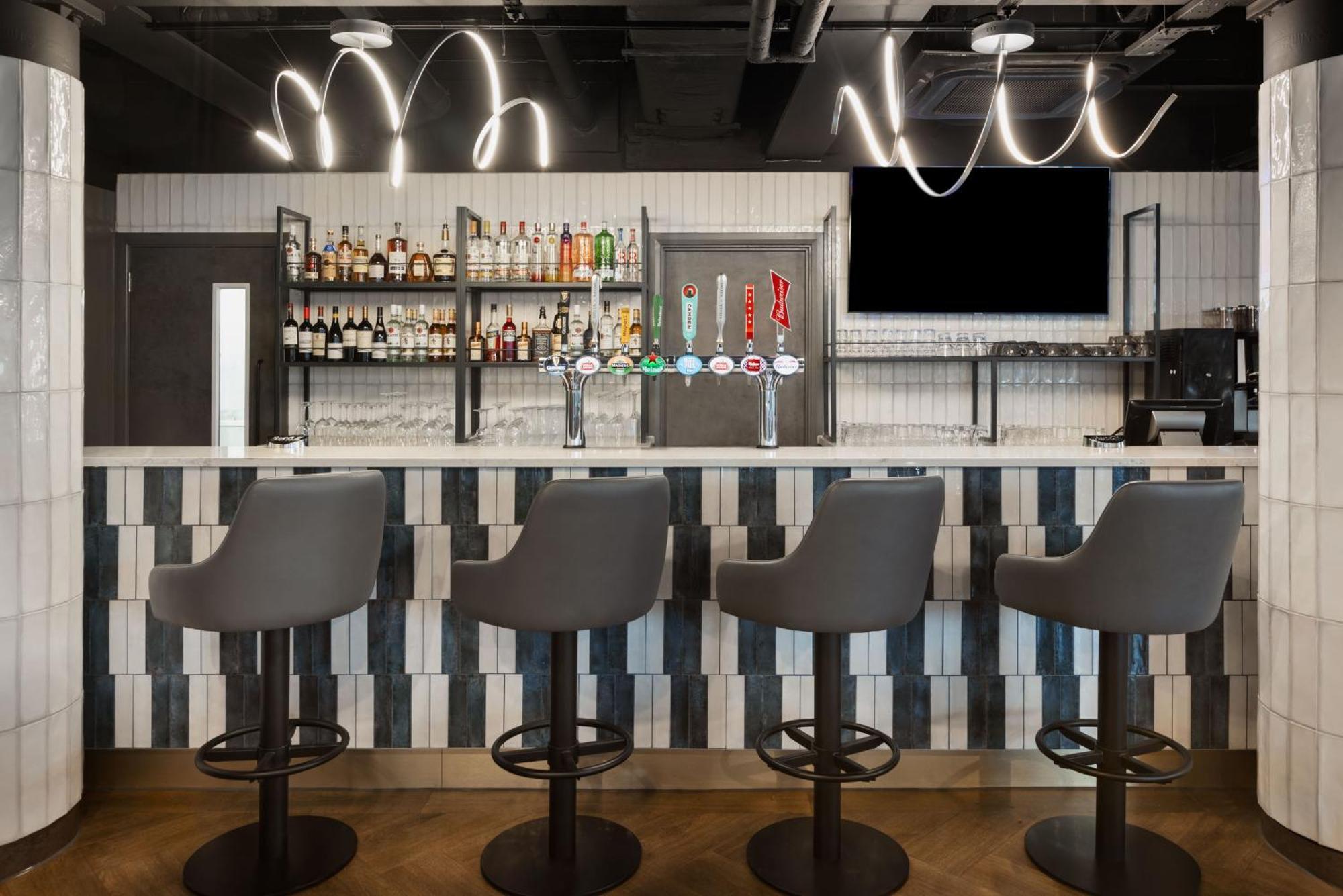 Spark By Hilton London 롬포드 외부 사진
